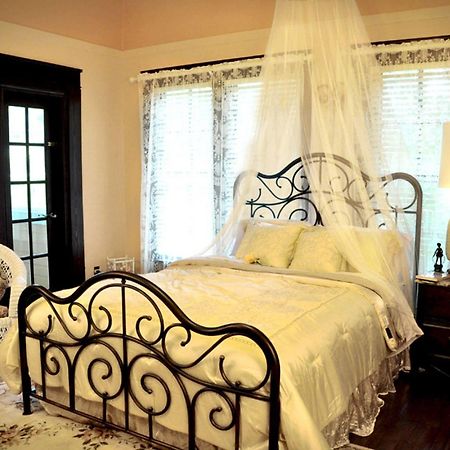 Texas Forest Country Retreat Huntington Екстериор снимка