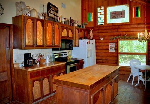 Texas Forest Country Retreat Huntington Екстериор снимка