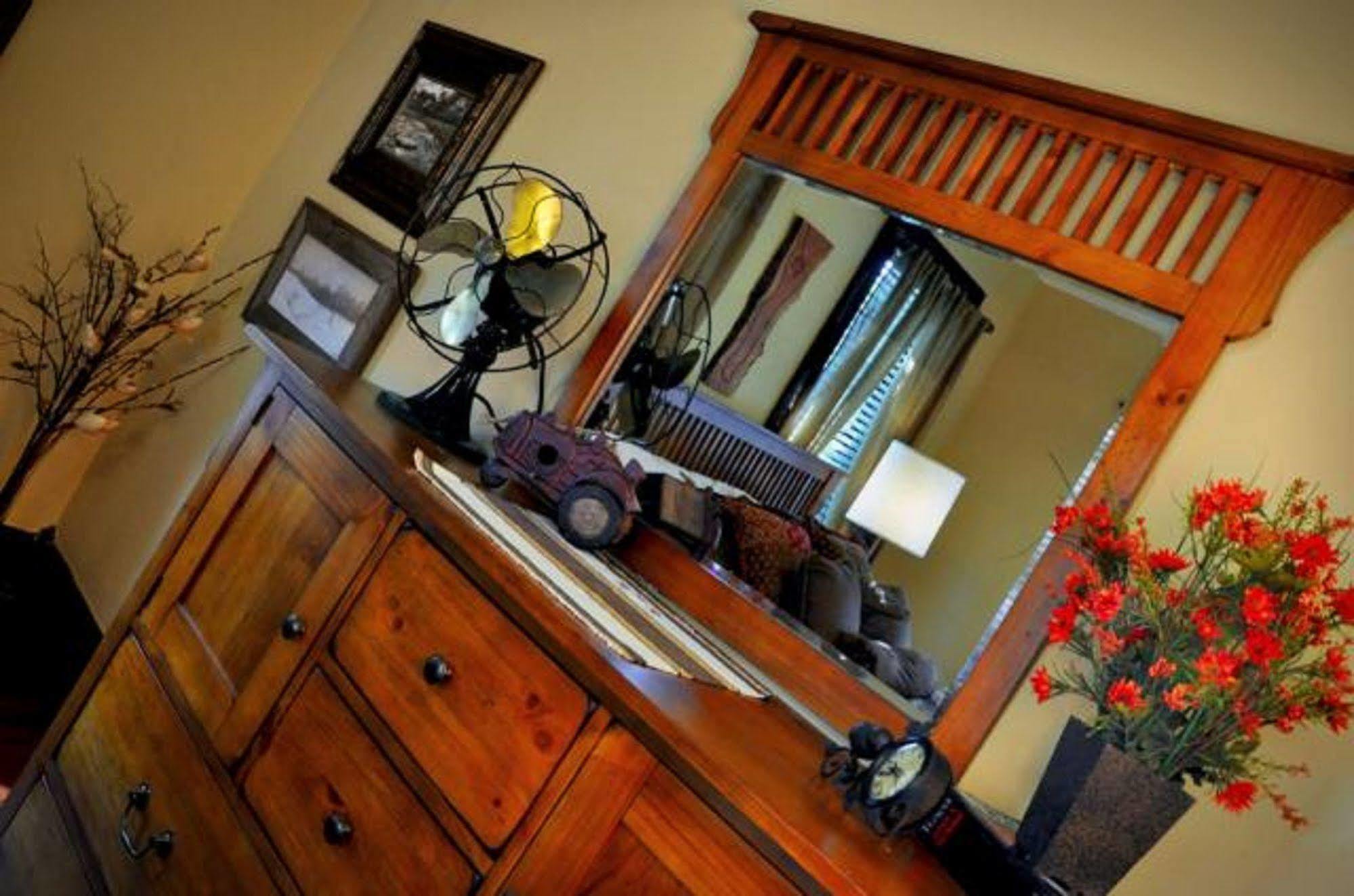 Texas Forest Country Retreat Huntington Екстериор снимка