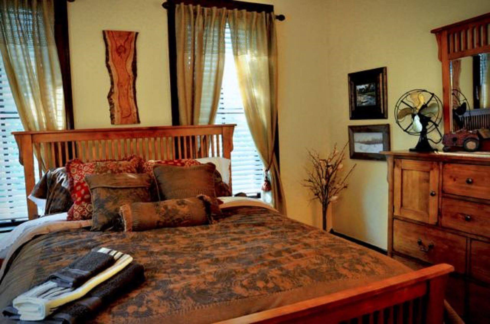 Texas Forest Country Retreat Huntington Екстериор снимка