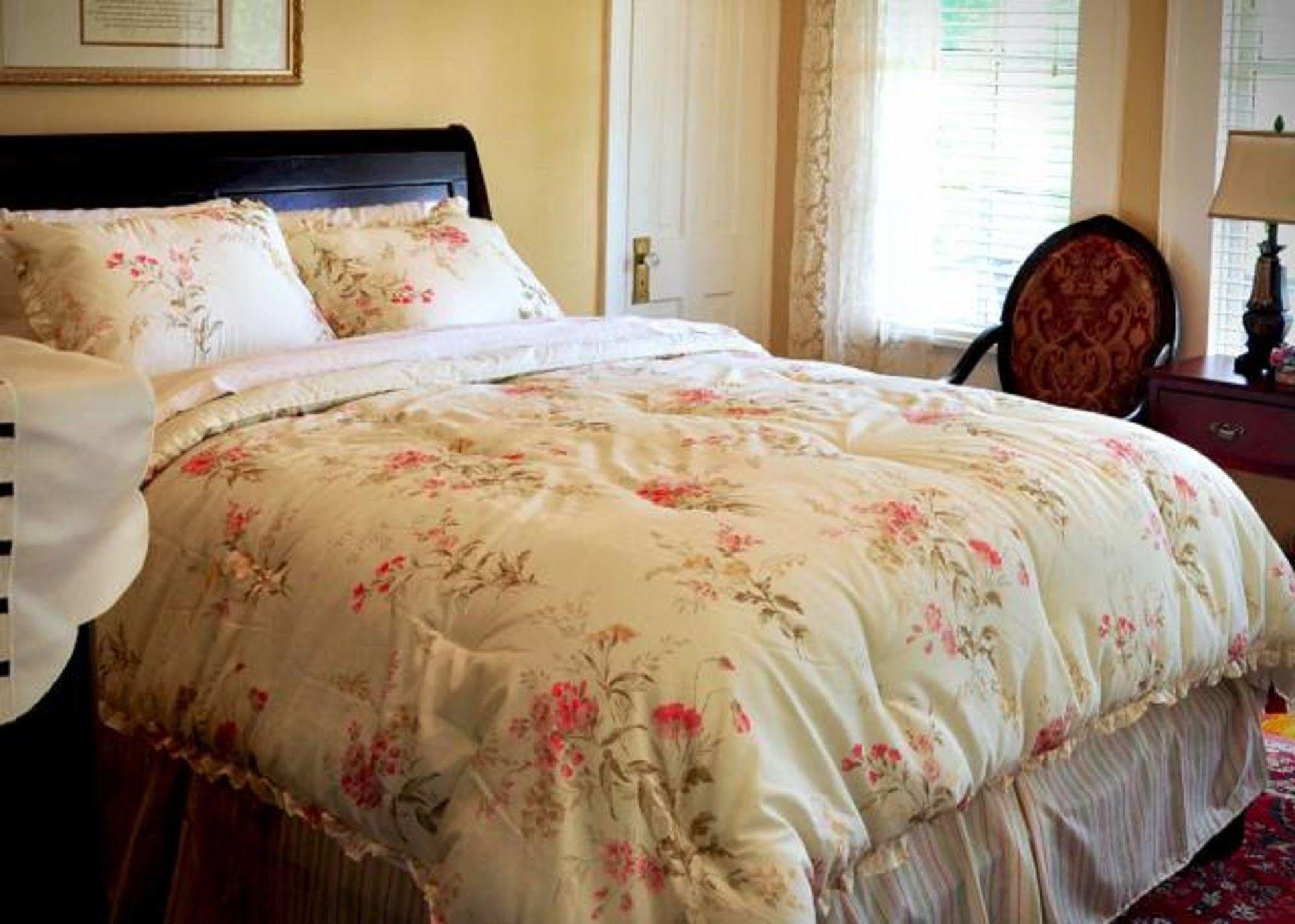 Texas Forest Country Retreat Huntington Екстериор снимка