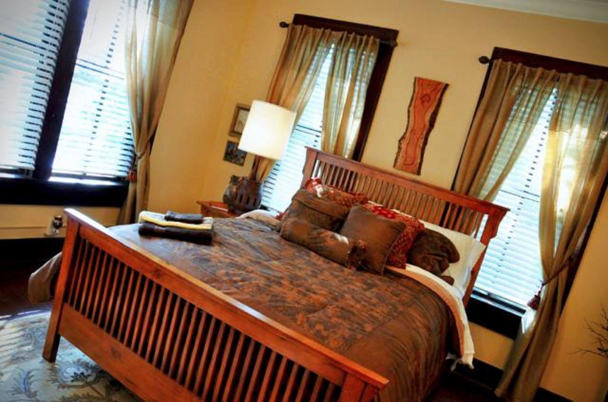 Texas Forest Country Retreat Huntington Екстериор снимка